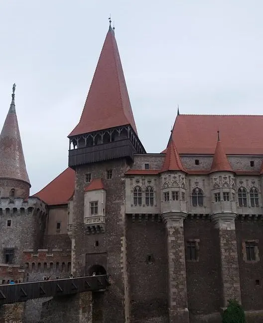 Castelul Corvinilor din Hunedoara își închide porțile mai devreme