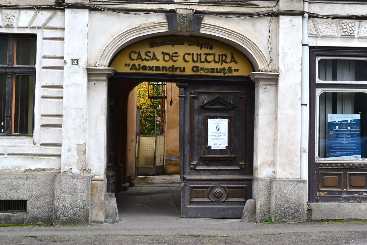 Un pas important pentru reabilitarea și modernizarea Casei de Cultură din Orăștie