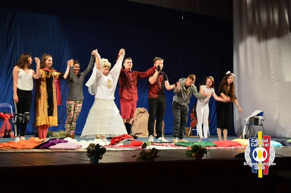 Cele mai cunoscute personaje de basm, pe scena fostei Case de Cultură din Deva