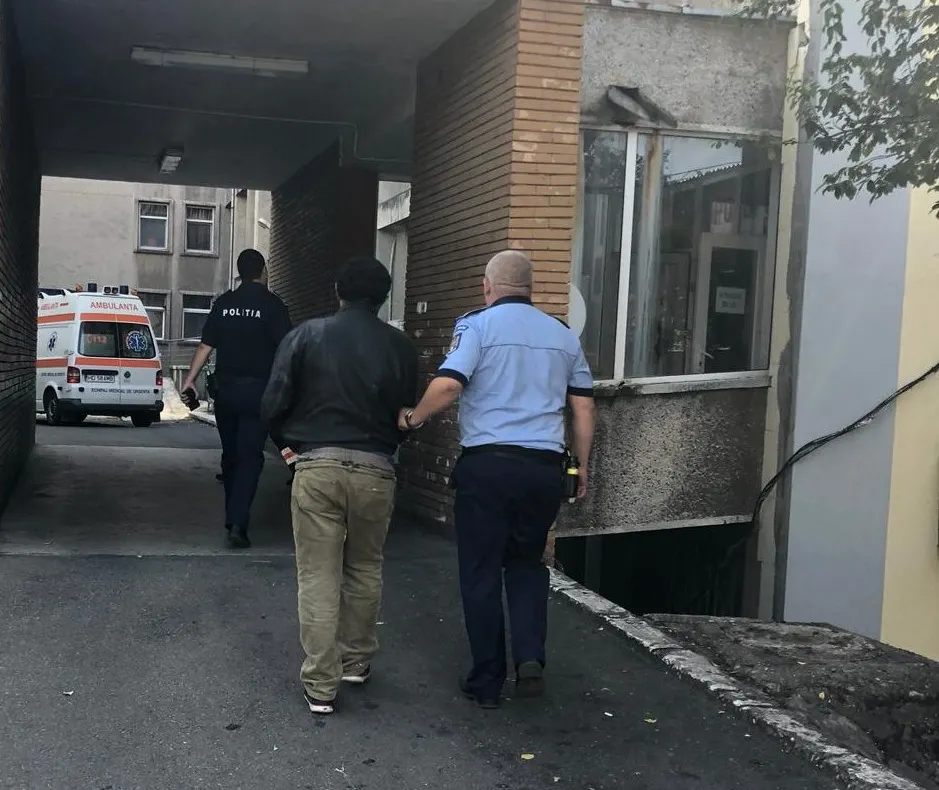 Furt pe calea ferată, în zona pasajului din localitatea Săulești. Suspecții, reținuți!