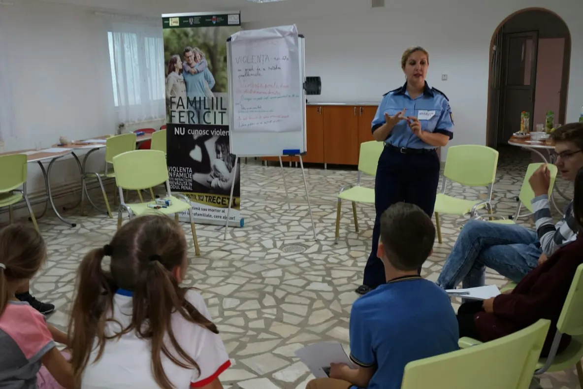FOTO|”Familiile fericite nu cunosc violența”, proiect derulat la Deva