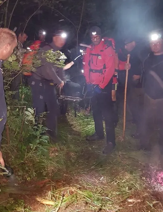 Intervenţie pe munte azi noapte. Salvamontiştii, în sprijinul unui bărbat accidentat în Retezat