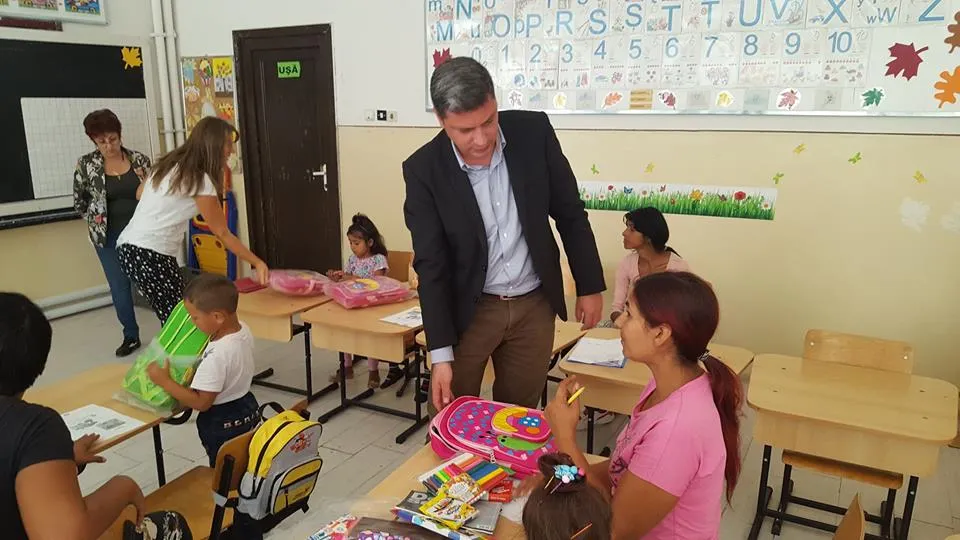 Copiii sărmani au primit ajutor din partea străinilor