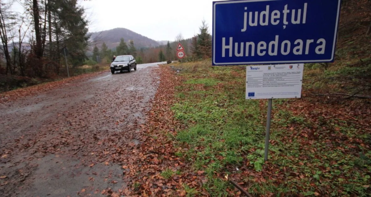 Mai puține drumuri județene de pământ