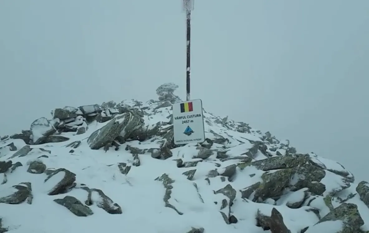 VIDEO| La munte a venit iarna! Prima ninsoare a căzut în Retezat și Parâng