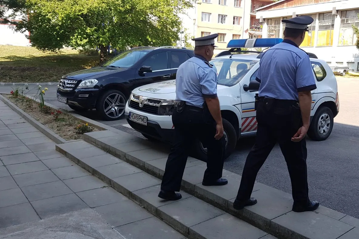 Amenzi de circa 42.000 de lei, aplicate, luna trecută, de polițiștii locali din Deva