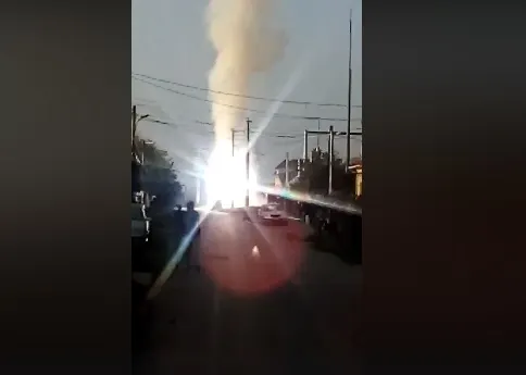 VIDEO| Incendiu puternic în stația electrică de transformare din Orăștie. Aproape tot orașul a rămas fără curent!