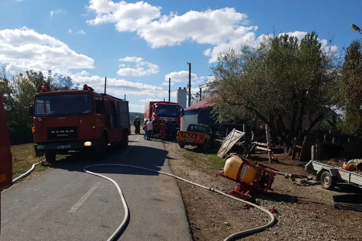 Foto. Autoutilitară în flăcări pe autostrada A 1