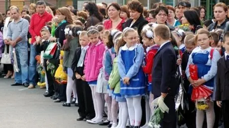 Clopoţelul sună, astăzi, pentru peste 55.000 de elevi hunedoreni