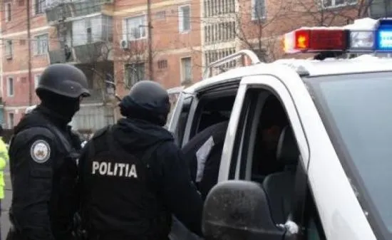 Casa unui hunedorean plecat din țară, spartă în toiul nopții. Suspecții, prinși de polițiști