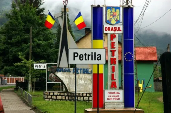 Noi spații de joacă pentru copiii petrileni