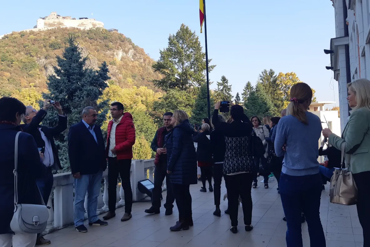 Dascăli din șapte țări, în vizită la CJ Hunedoara