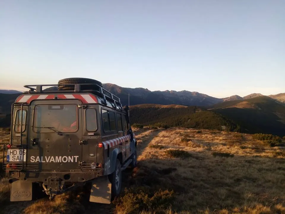 Traseu turistic, refăcut de salvamontişti în Retezat