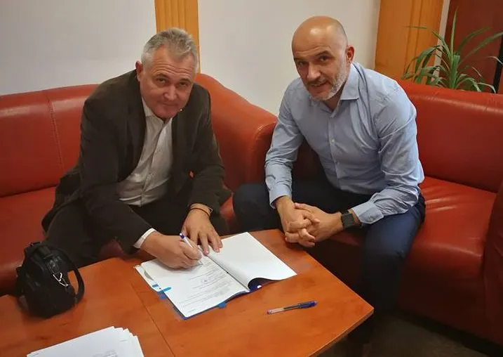 La Hațeg se va construi o școală nouă. Contractul de finanțare, semnat de primar