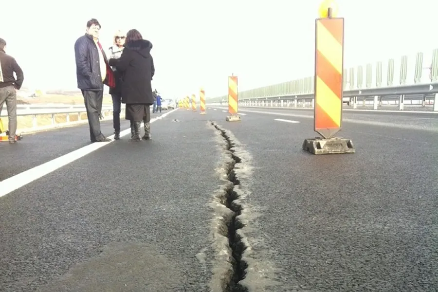 Constructorul lotului 3 al autostrăzii „scufundate” Orăştie -Sibiu, obligat să restituie 83 milioane de lei