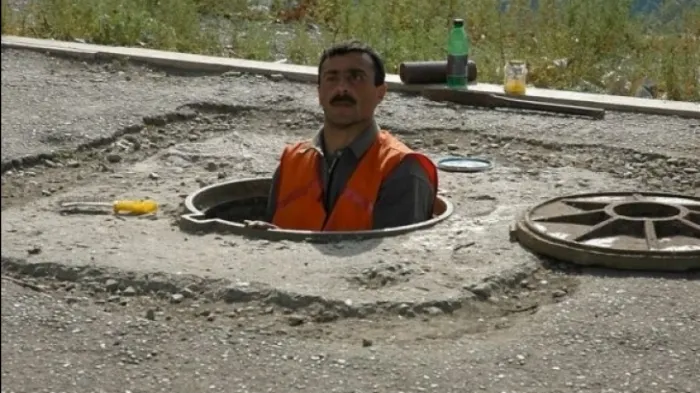 Lupeni: Continuă lucrările la canalizare
