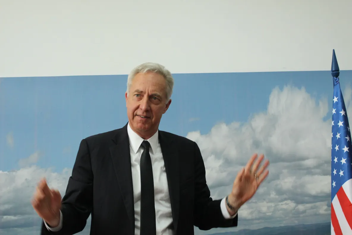 Ambasadorul SUA la București, Hans Klemm, vine la Hunedoara