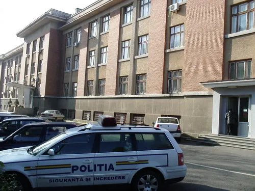 Polițiștii hunedoreni primesc 16 mașini noi