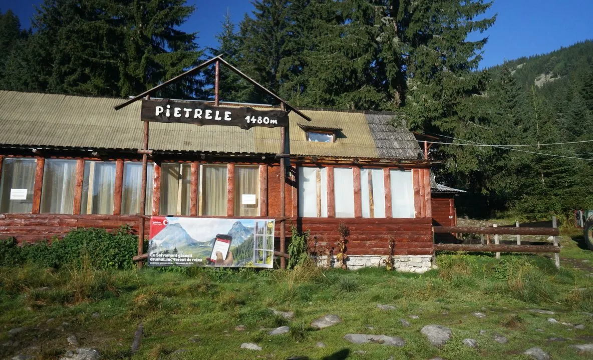 Retrocedările lasă Retezatul fără turiști