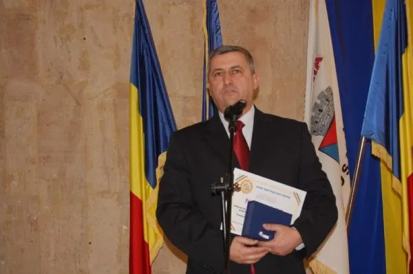 Rectorul Universității Petroșani, cetățean de onoare al municipiului