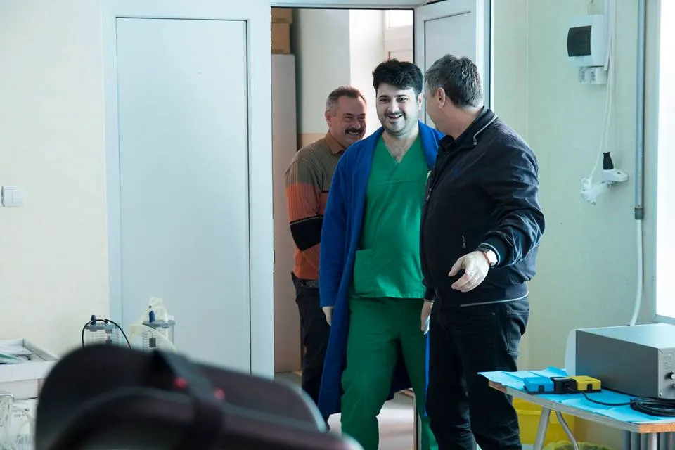 Dotări noi pentru Spitalul Municipal Brad: o masă nouă pentru intervenții chirurgicale și un electrocauter
