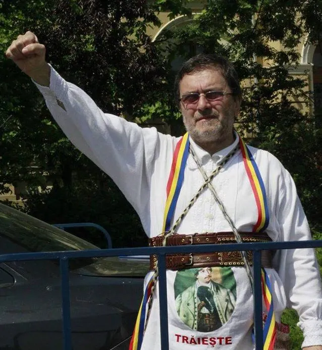 Un scriitor român „dă de pământ” cu guvernanţii. Bustul lui Avram Iancu, dezvelit „la reuniunea clubului exclusivist PSD”