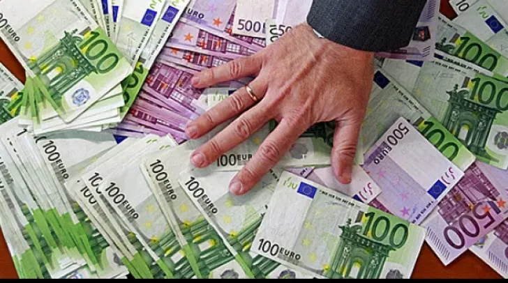 Femeie păcălită să transfere 11.000 de euro în contul unui necunoscut