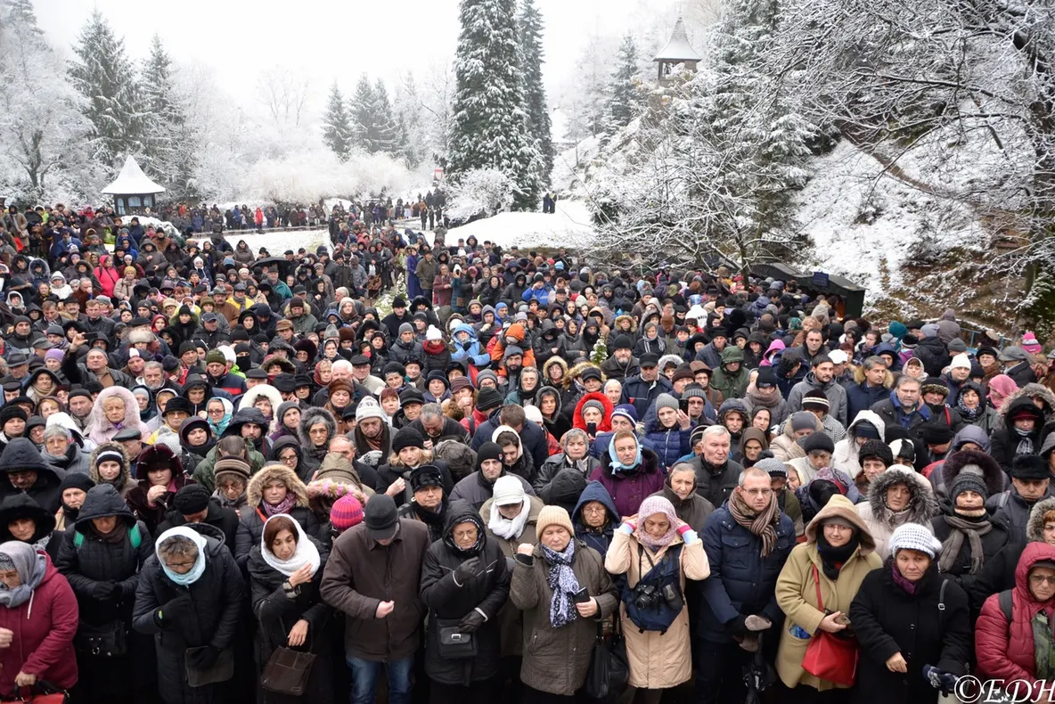 Moartea părintelui Arsenie Boca, comemorată la Mănăstirea Prislop din Țara Hațegului