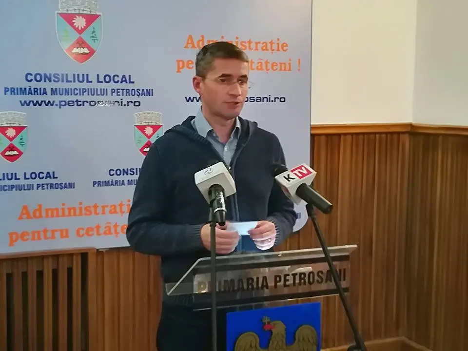 Primarul din Petroșani cere demisia ministrului Educației