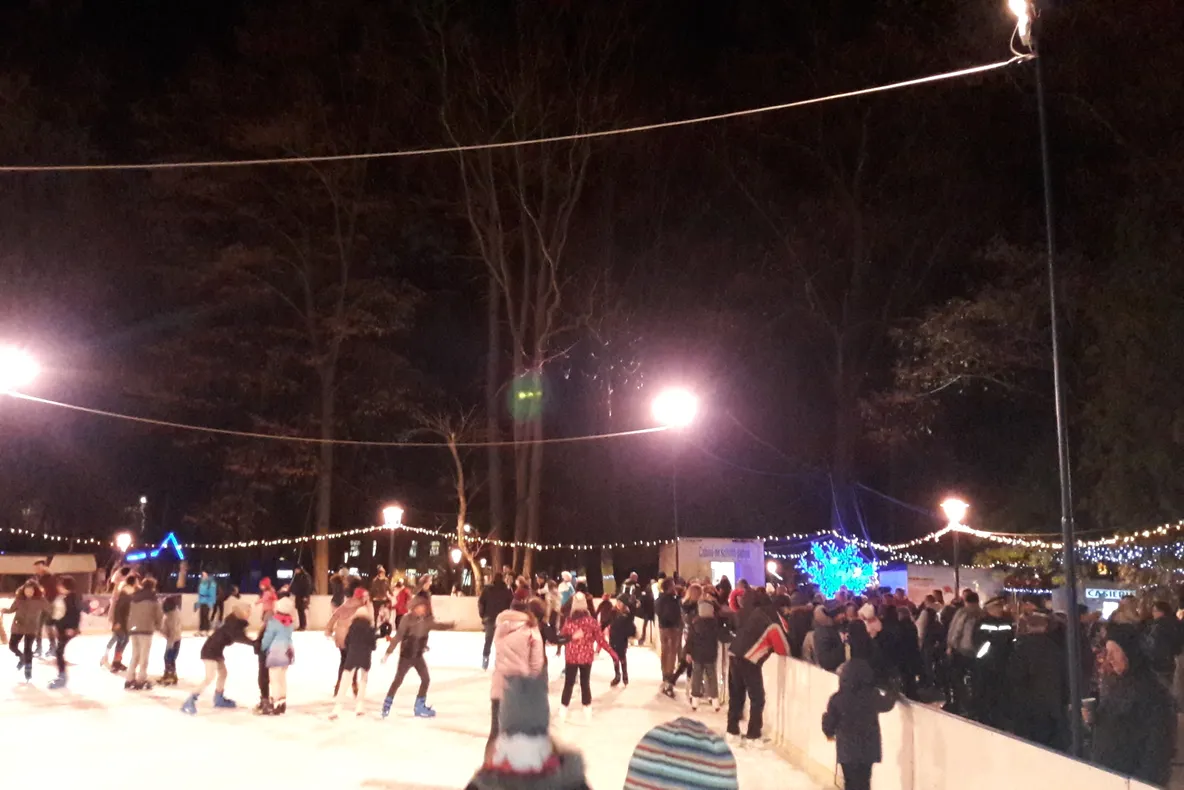 Distracţie pe patine la Deva. Petrecere „Ice Skating Disco”, organizată sâmbătă seară