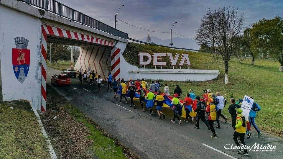 Alergătorii din Deva, în „Antrenament mental” la teatru