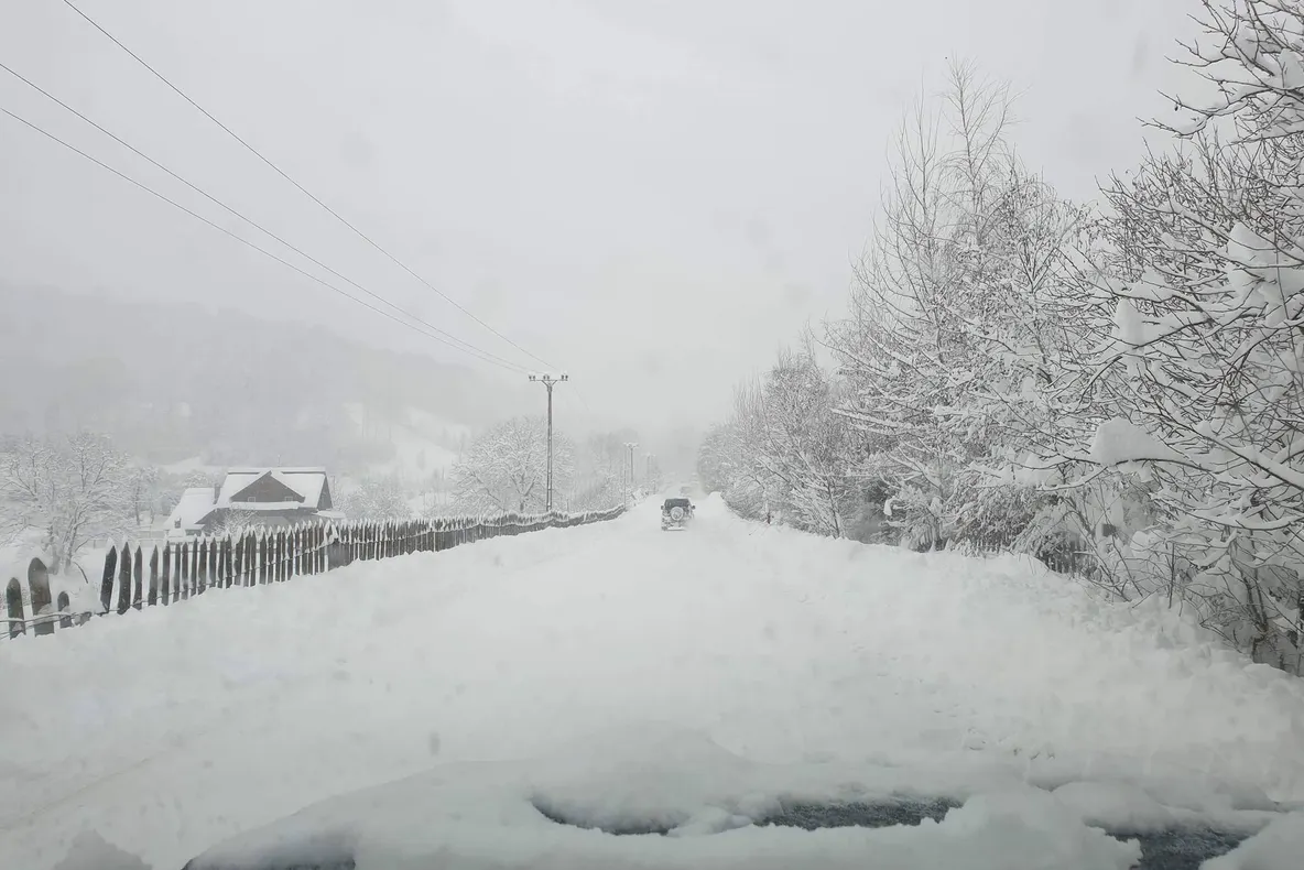 Starea drumurilor din județul Hunedoara. Oamenii au sunat, cu zecile, la dispeceratul de deszăpezire