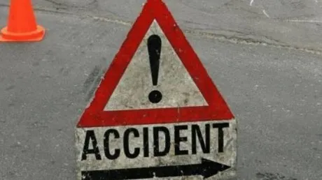Bătrân accidentat grav după ce a trecut strada prin loc nepermis