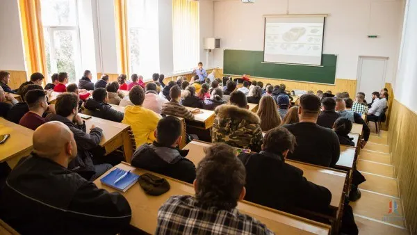 Care este ultima medie de admitere la Universitatea din Petroșani?