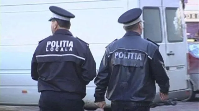 Tânără accidentată pe trecerea de pietoni chiar de mașina Poliției Locale