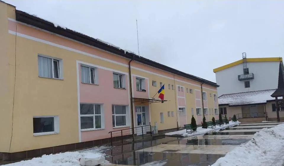 Oamenii străzii din Deva, îndrumaţi de poliţiştii locali spre Adăpostul de Noapte