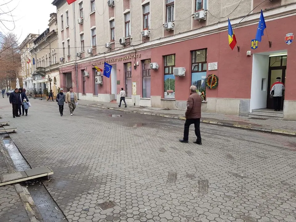 Maşinile au interzis în zona pietonală a Devei. Primarul anunţă amenzi pentru cei care nu se conformează