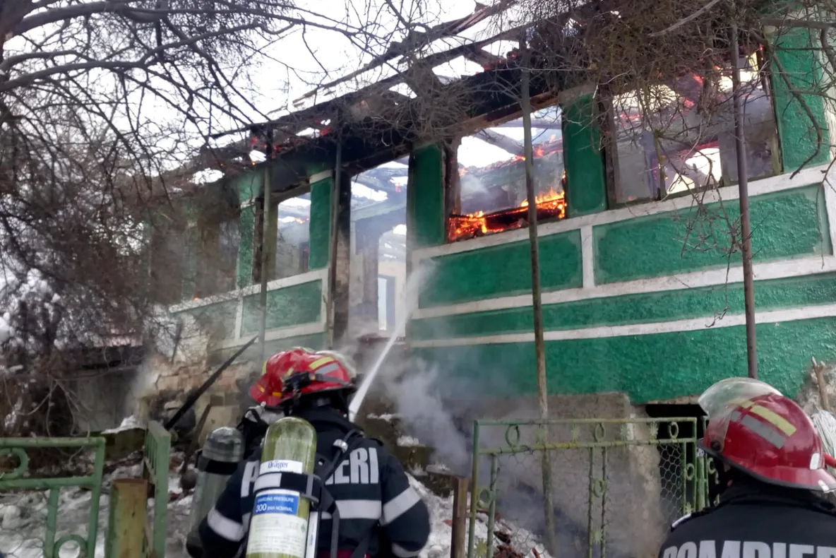 A murit carbonizat în propria locuință