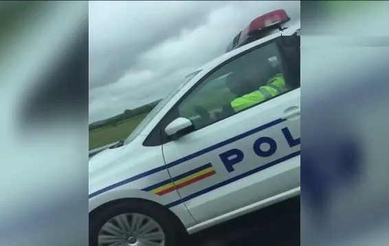Un bărbat a sunat la 112 şi a reclamat că poliţiştii care l-au amendat ar fi fost beţi