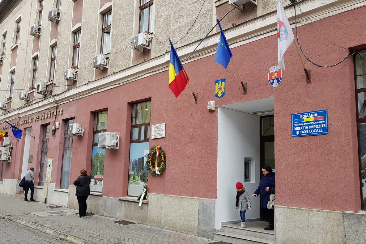 Locuitorii Devei, conștiincioși la plata „birurilor” locale. Peste 6.000 și-au achitat deja impozitele