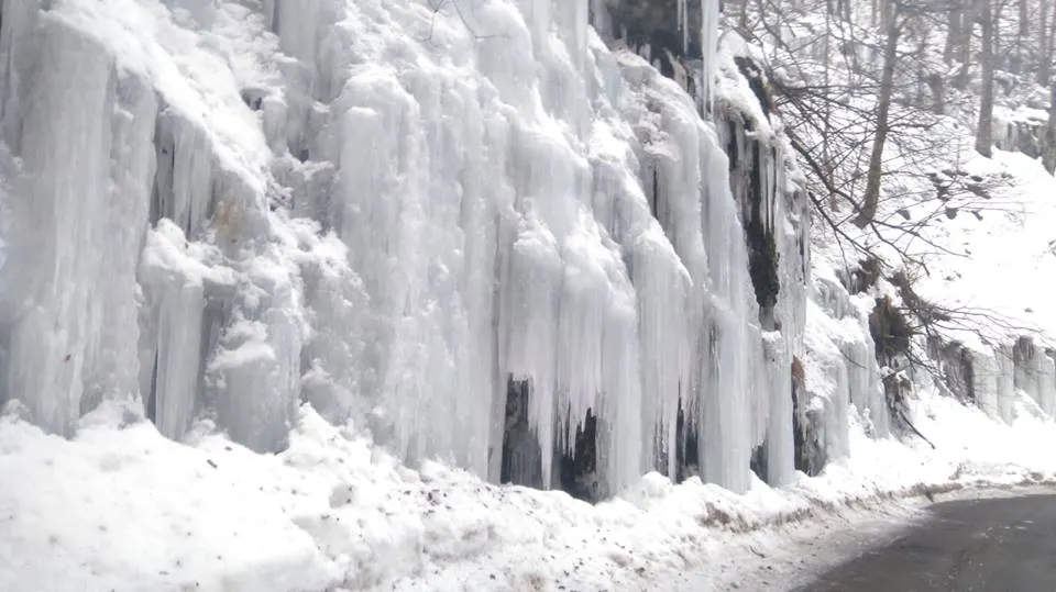 Carosabil blocat de o avalanșă