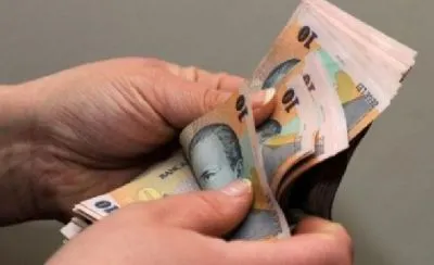 După aproape un an, elevii vulcăneni își reprimesc bursele