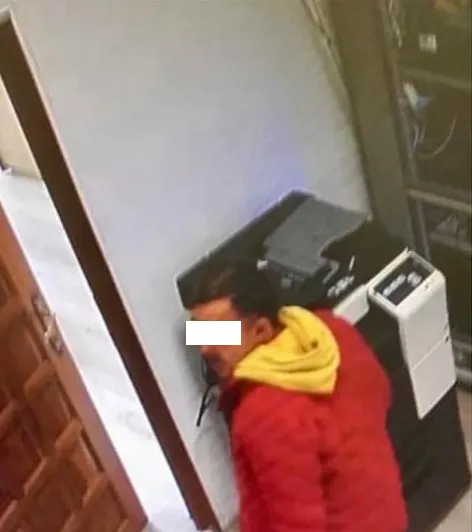 Ce făcea bărbatul din imagine într-un birou al Primăriei Deva? Polițiștii l-au reținut
