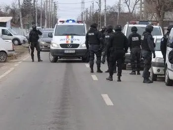 Razie la Hunedoara. Zeci de persoane duse la sediul poliției pentru a fi legitimate și un suspect de tâlhărie prins