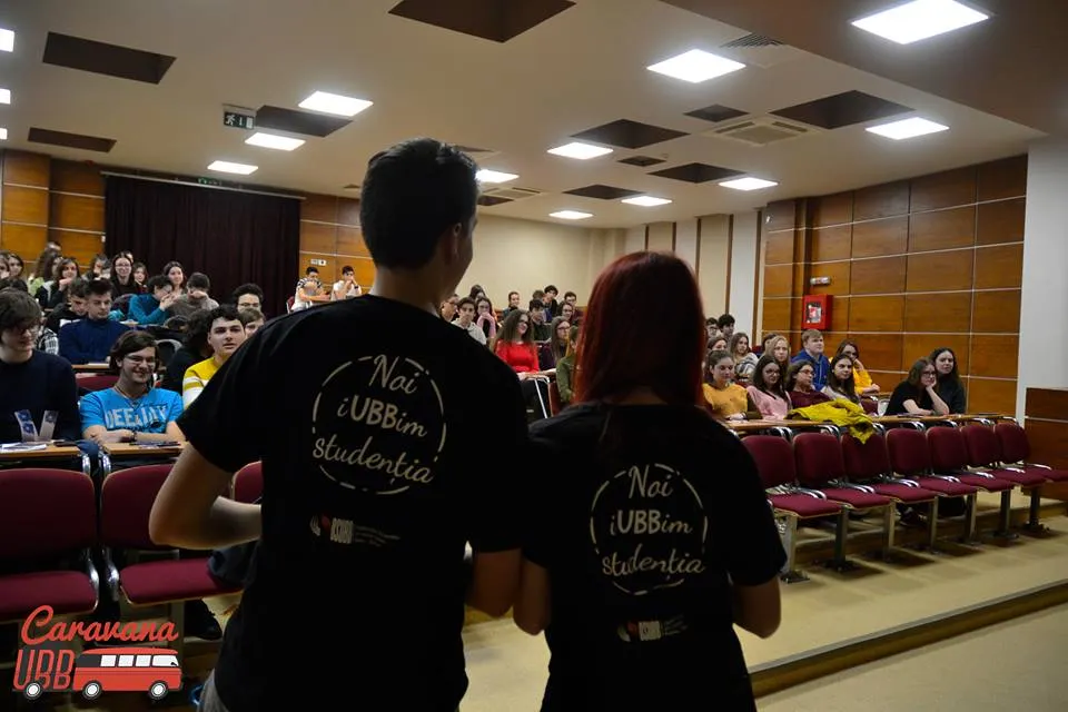 Caravana UBB ajunge în județul Hunedoara. Liceenii, informați despre oferta de studiu