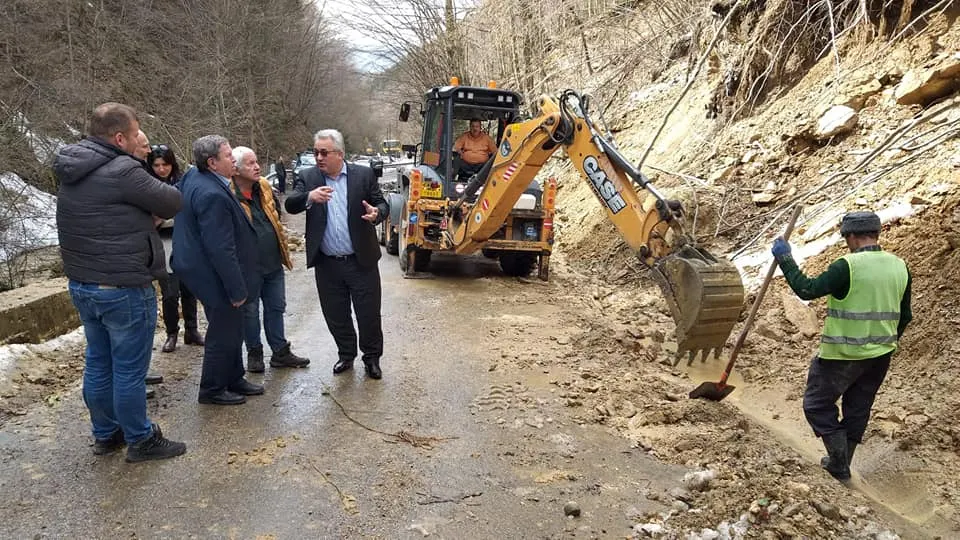 Au început lucrările la drumul spre Sarmizegetusa Regia. "În circa patru -cinci zile va fi redeschisă circulația"