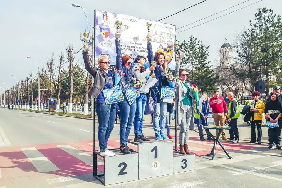 FOTO| 11 şoferiţe s-au întrecut la Hunedoara, într-o competiţie devenită tradiţie