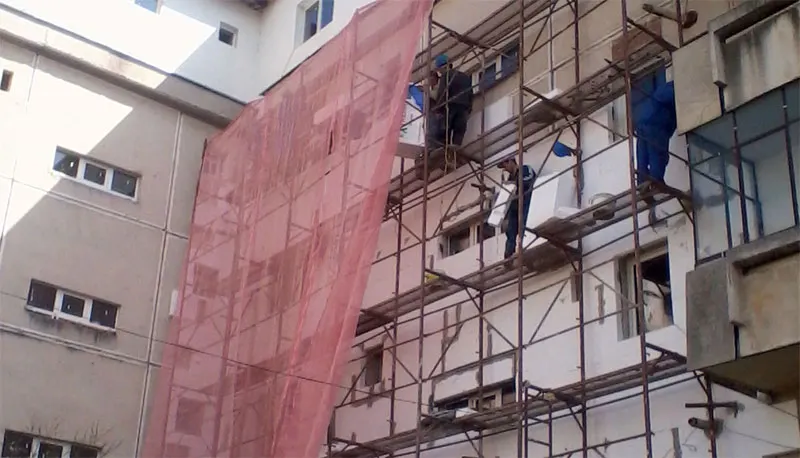 Se caută constructor pentru reabilitarea unui bloc din Petrila