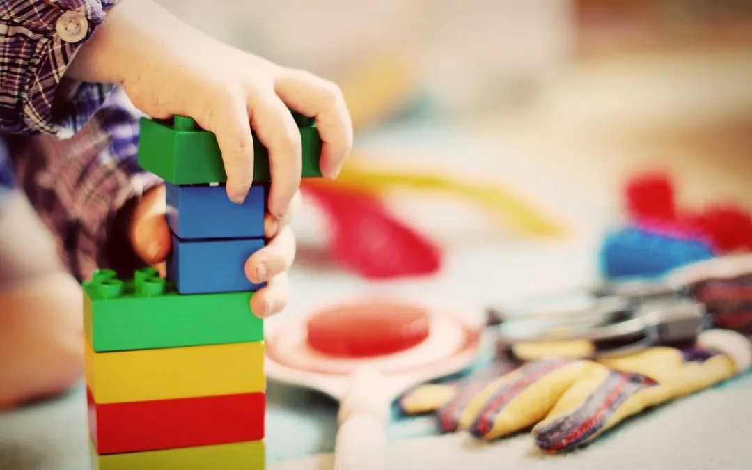 210 copii și tineri din județul Hunedoara suferă de autism