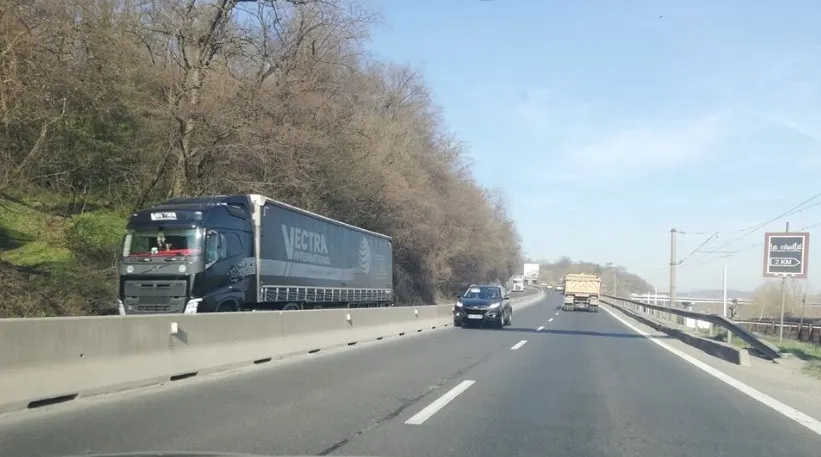 „Kamikaze” pe șosea. Încă un șofer surprins pe contrasens, pe DN 7, la ieșirea din Deva spre Mintia